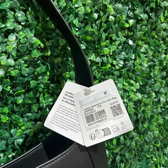 Lululemon Leather Alternative Shoulder Bag 8L NEW SOLDOUT - Picture 3 of 8